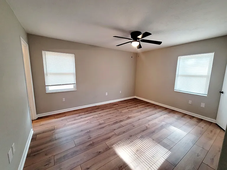 3116 W University Ave — Photo 36