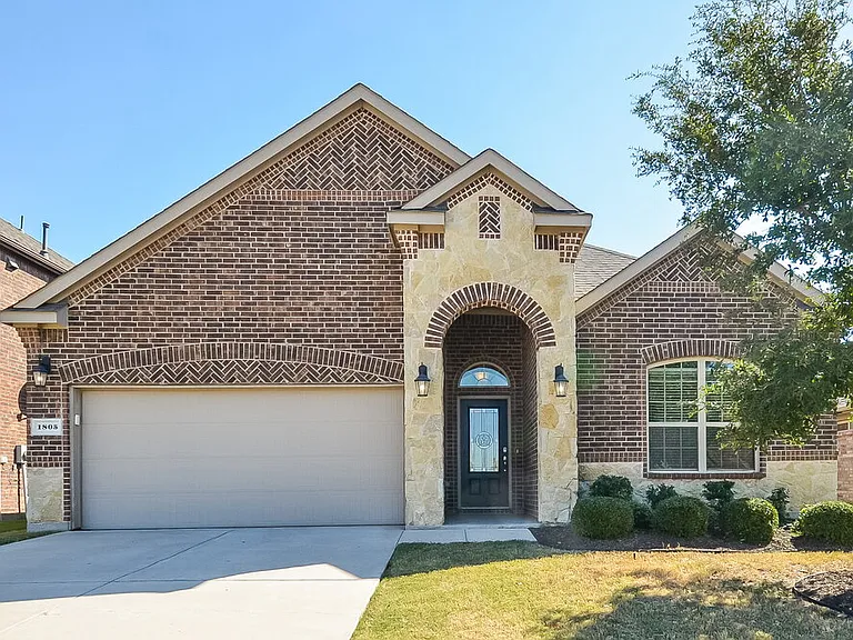1805 Lake Pine Dr — Photo 1