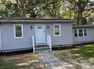 10 Barclay Rd, Mastic Beach, NY 11951