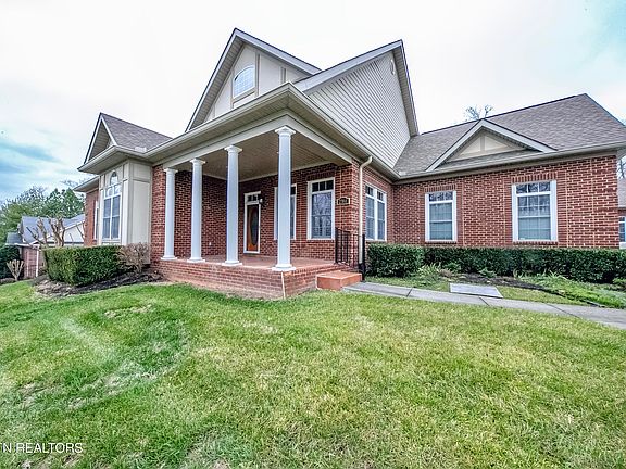 3rd image of 2380 Mountain Dr