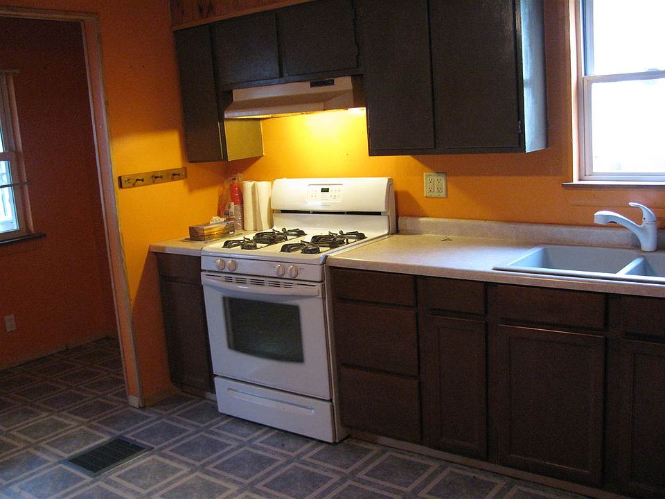 2nd image of 306 Blaine St