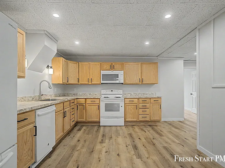 134 Maple St — Photo 13