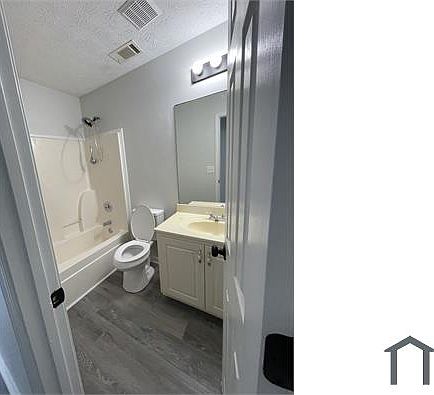 5th image of 1090 Chapel Hill Dr