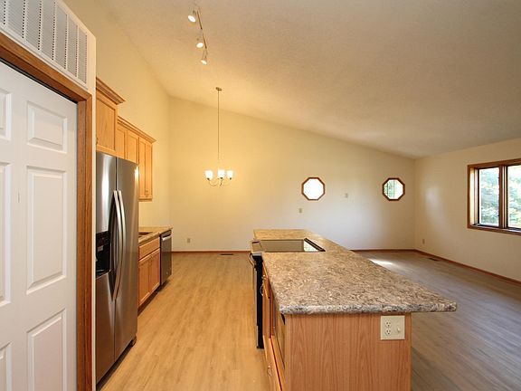 Center island/breakfast bar. Dining area could work as office space.