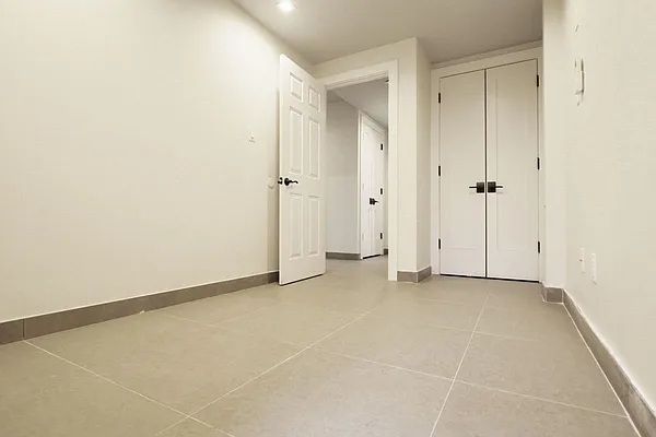 Rented by Tapiro Realty | media 37