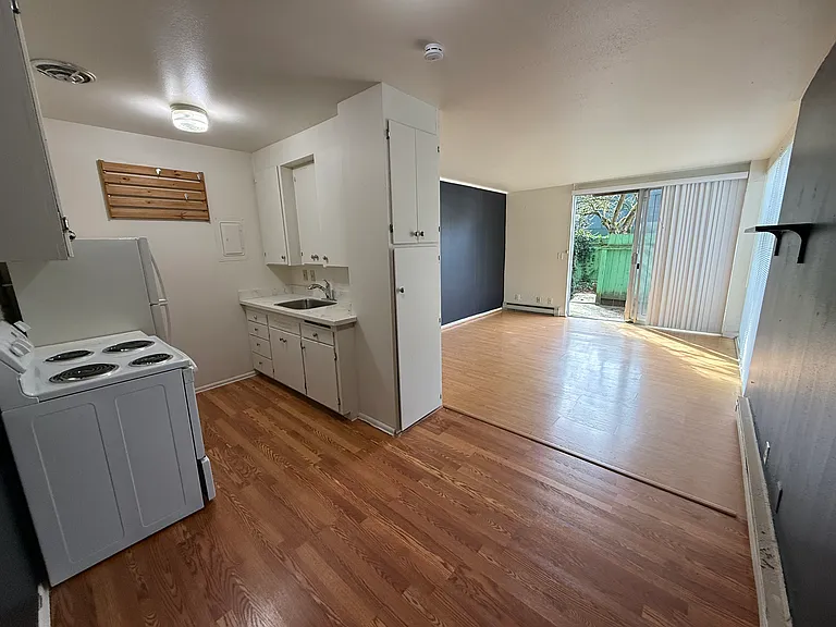 129 11th Ave E #101 — Photo 7