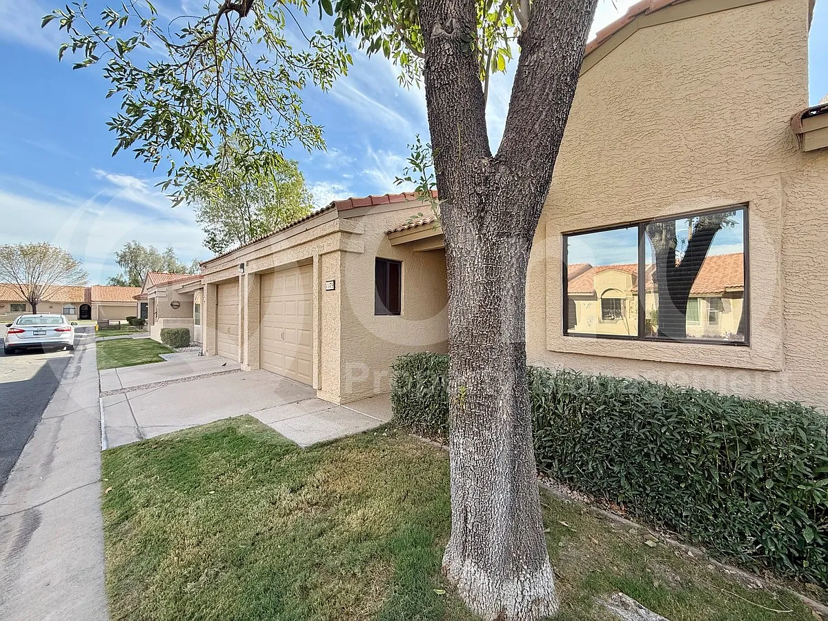 2 bed, 2.0 bath, 1104 sqft, $1,700 — Photo 2