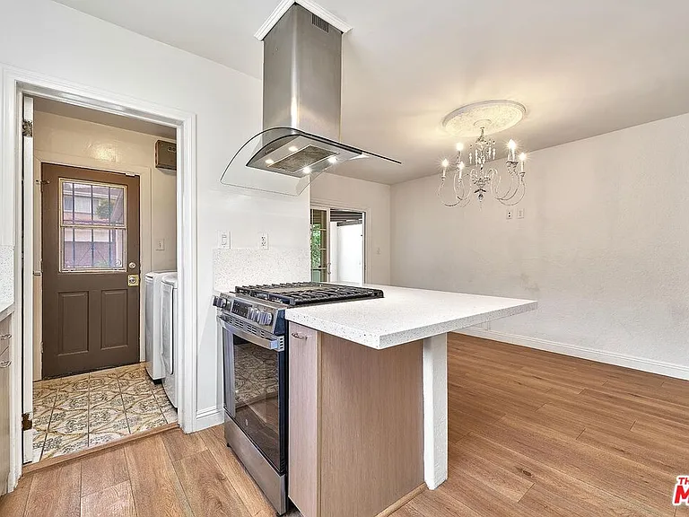1120 S Plymouth Blvd — Photo 9