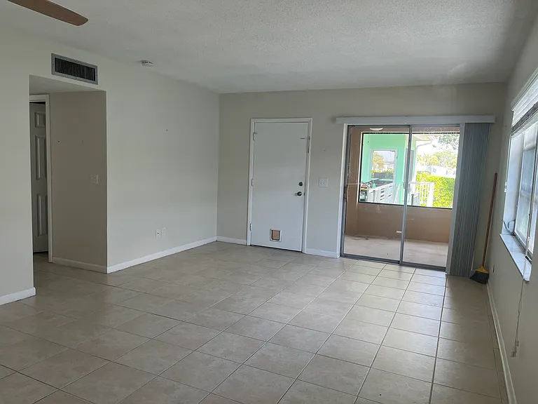 2303 Bay Blvd #2 — Photo 8