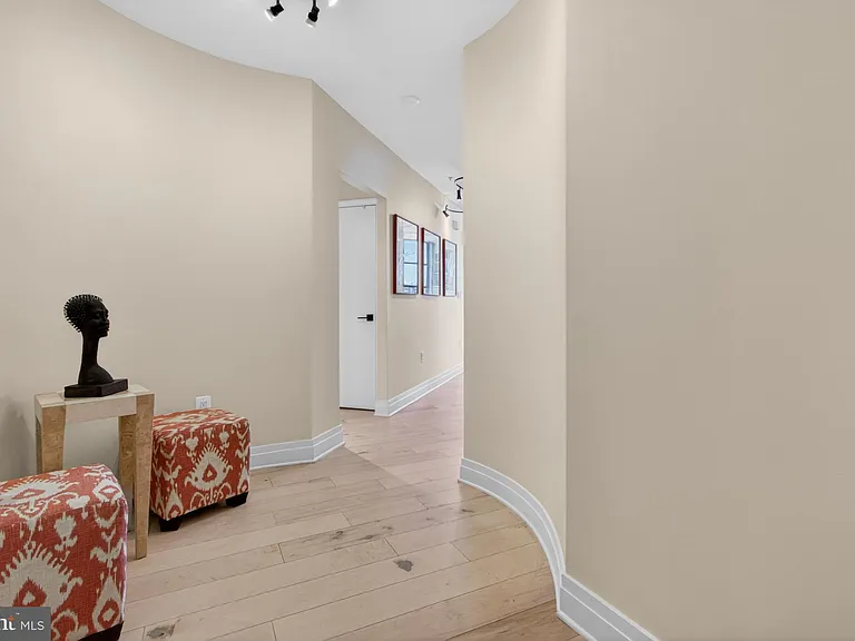 2020 12th St NW #Penthouse 03 — Photo 12