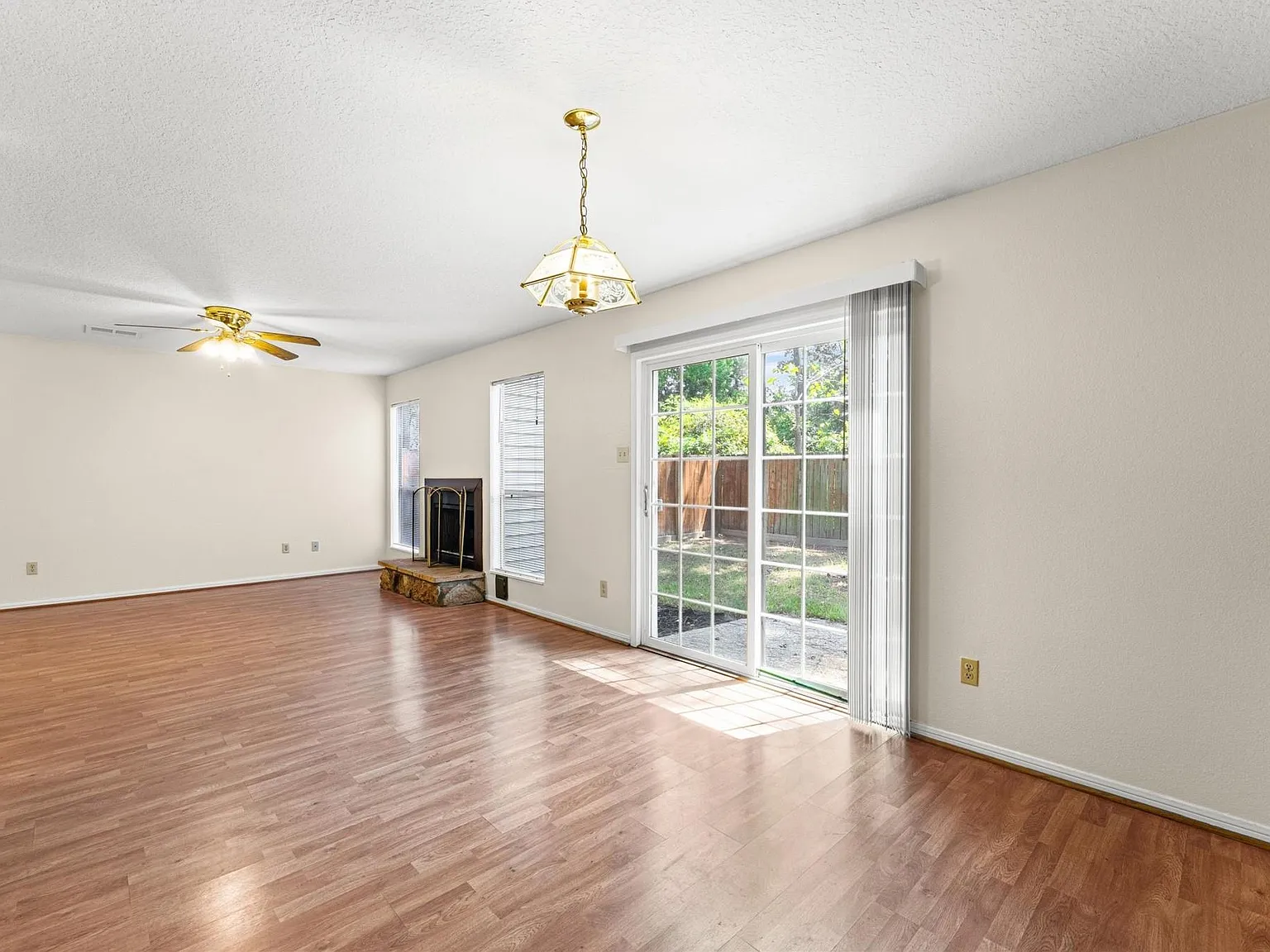 3 bed, 2.5 bath, 1084 sqft, $1,750 — Photo 2