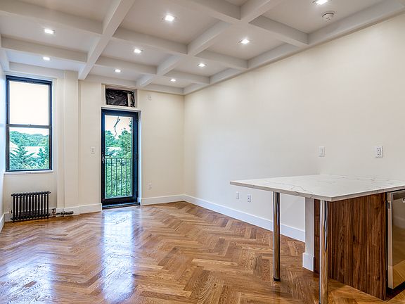 5th image of 941 Washington Ave #489