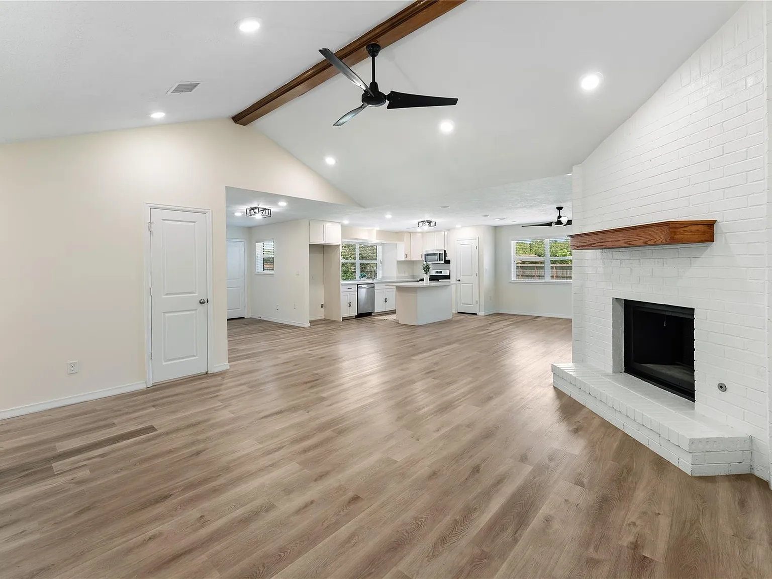 4 bed, 2.5 bath, 1839 sqft, $2,300 — Photo 3