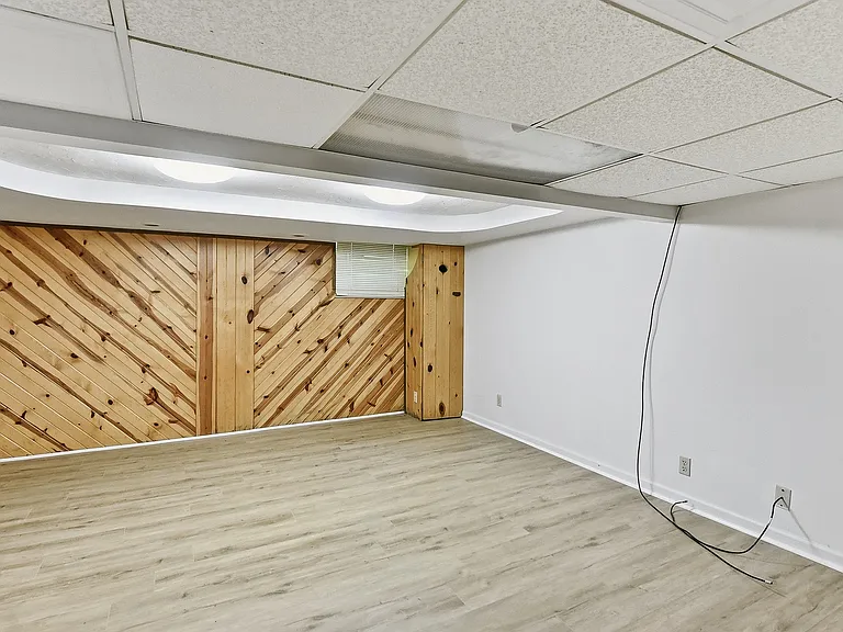 5227 Rees St — Photo 17
