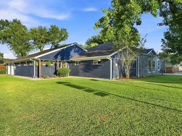 5701 Melody Ln, Dickinson, TX 77539