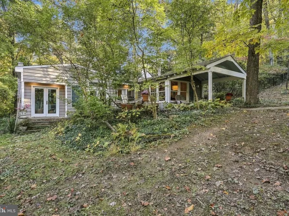 6714 Princess Anne Ln, Falls Church, VA 22042