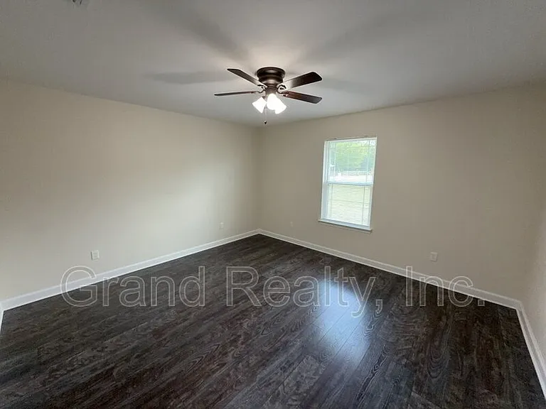 4025 Brittany Ln — Photo 7