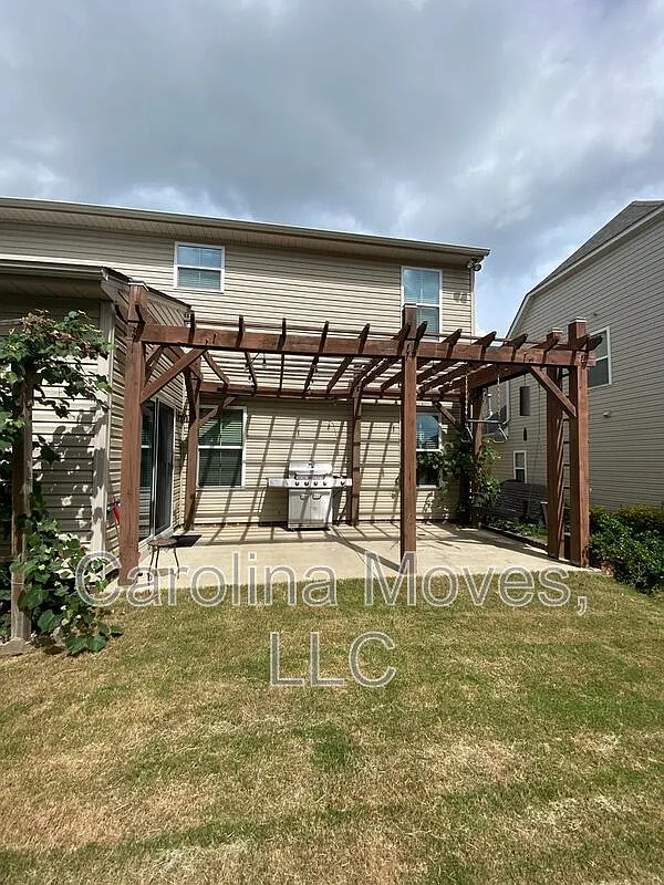 4 bed, 2.5 bath, 2384 sqft, $2,650 — Photo 4