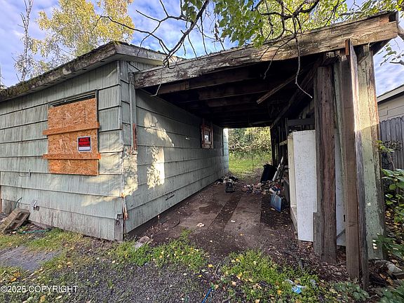 2nd image of 4430 Wright St
