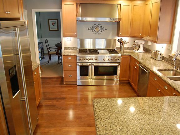 4th image of 1323 Montcalm St