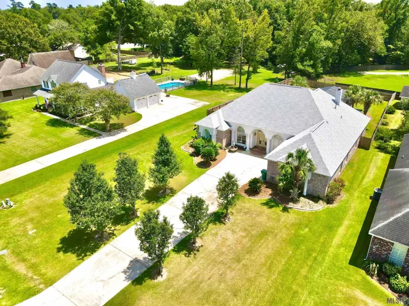 8340 Jo Lee Dr, Denham Springs, LA 70706