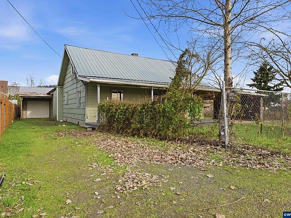 3rd image of 2375 Porter St