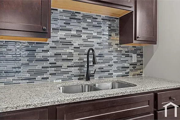 4 bed, 927 sqft, $1,900 — Photo 3
