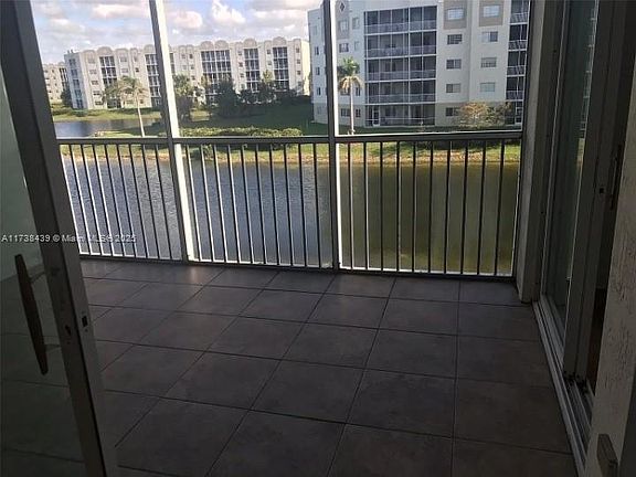 3rd image of 10700 NW 66th St APT 312