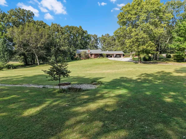 2304 Hamlin Dr, Paris, TN 38242