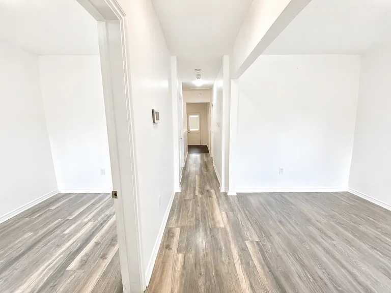 227 Catharine St N — Photo 4