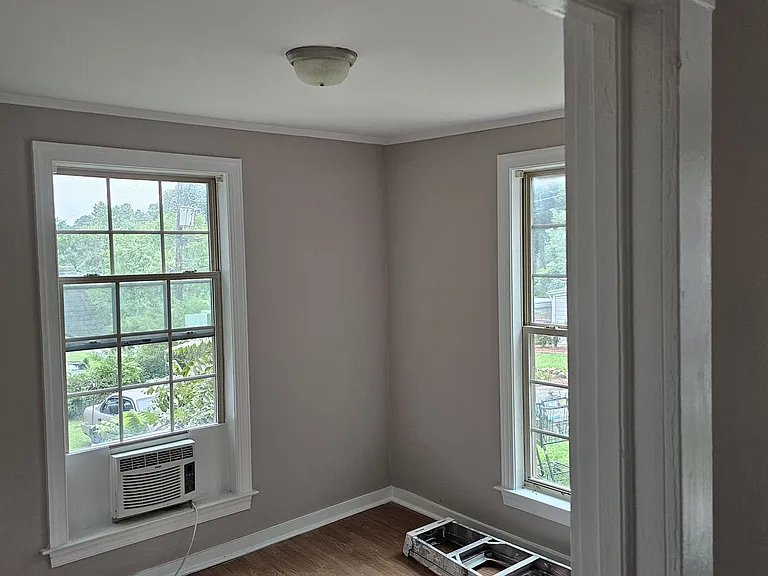 300 Knolls St — Photo 2