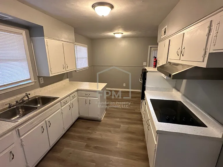 2582 Capewood Dr — Photo 3