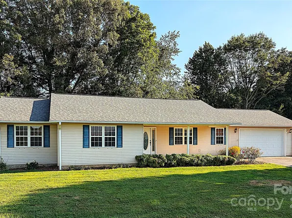 395 Spring Dr, Mars Hill, NC 28754