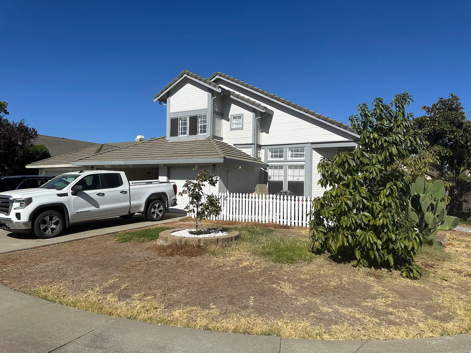 4 bed, 2338 sqft, $3,500 — Photo 2