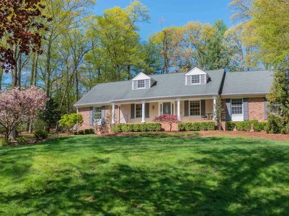 272 Gregory Rd, Franklin Lakes, NJ 07417