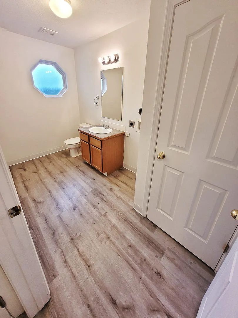 Beautiful 3 bed 1.5 bath Townhome with garage in Nampa! — Photo 4