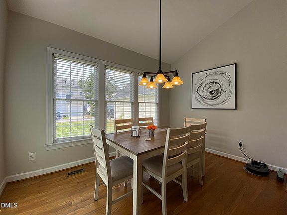 3rd image of 110 Carpenter Town Ln