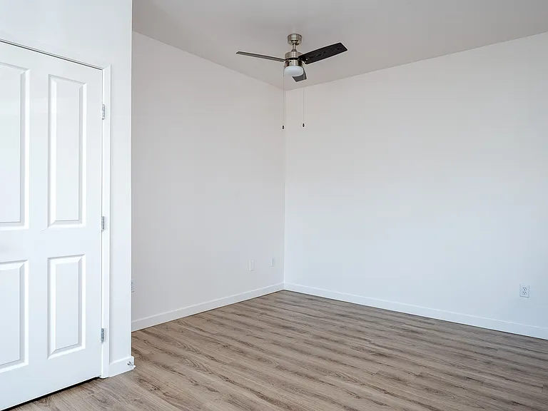 Center Pointe | Entry & Dining Room