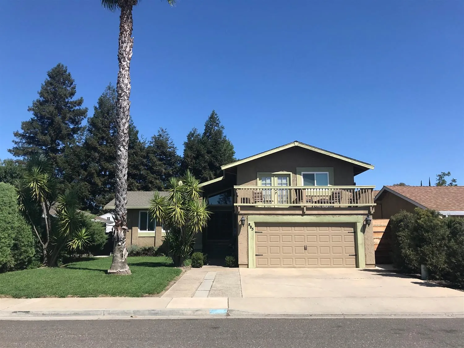 885 W Tuolumne Rd photo 1