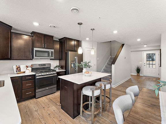 4th image of 2135 Bay Dr