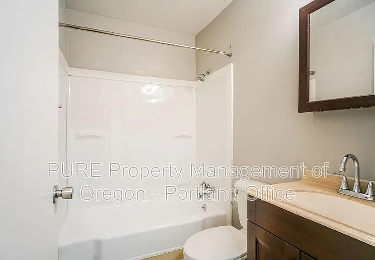 1049 SE Walnut St #7 — Photo 11