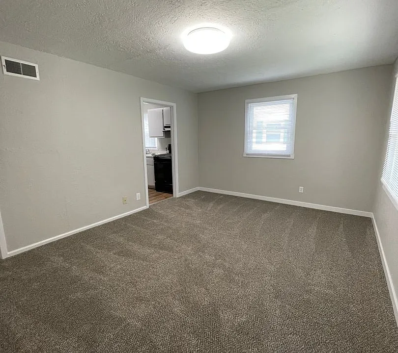 2142 Ulen Ln