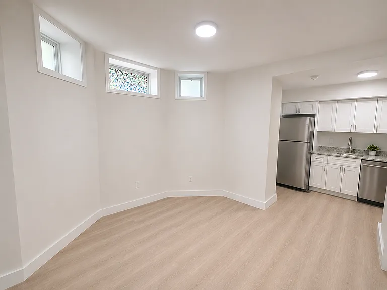 27 Queensberry St #4A — Photo 4