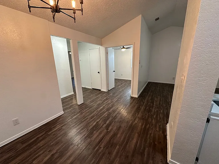 Townhollow Apartments — Photo 22