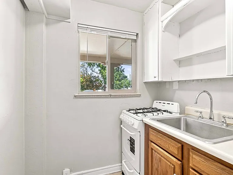850 S Pearl St — Photo 24