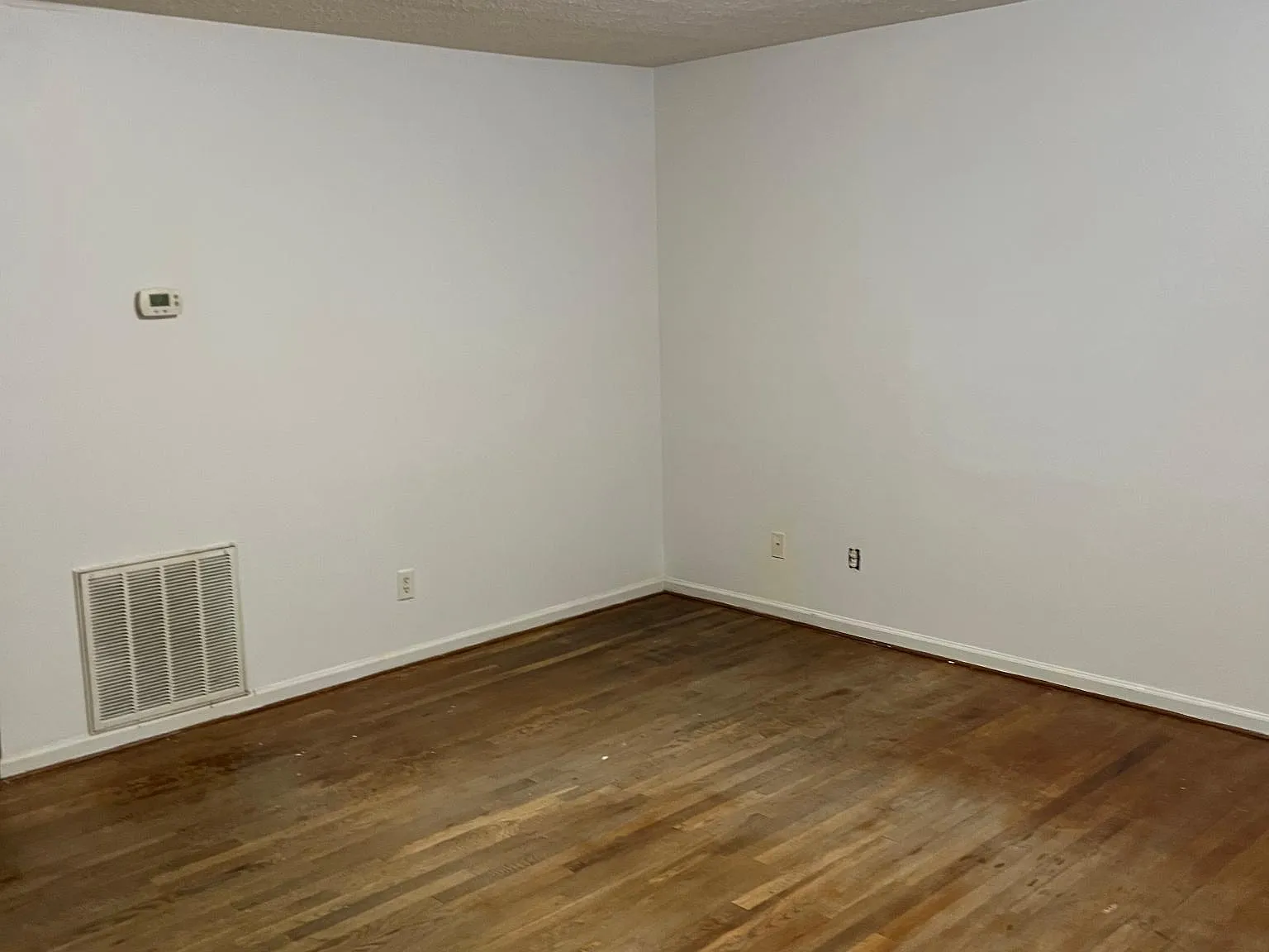2 bed, 1.5 bath, 1000 sqft, $925 — Photo 2