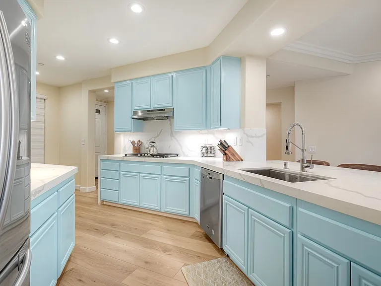 823 Kalpati Cir — Photo 14