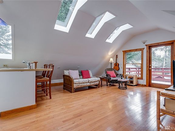 5th image of 5818 School St NE