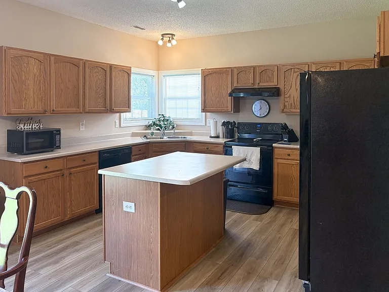 3533 S Glasgow Cir — Photo 7