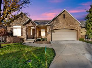 96 Village Square Rd, Centerville, UT 84014